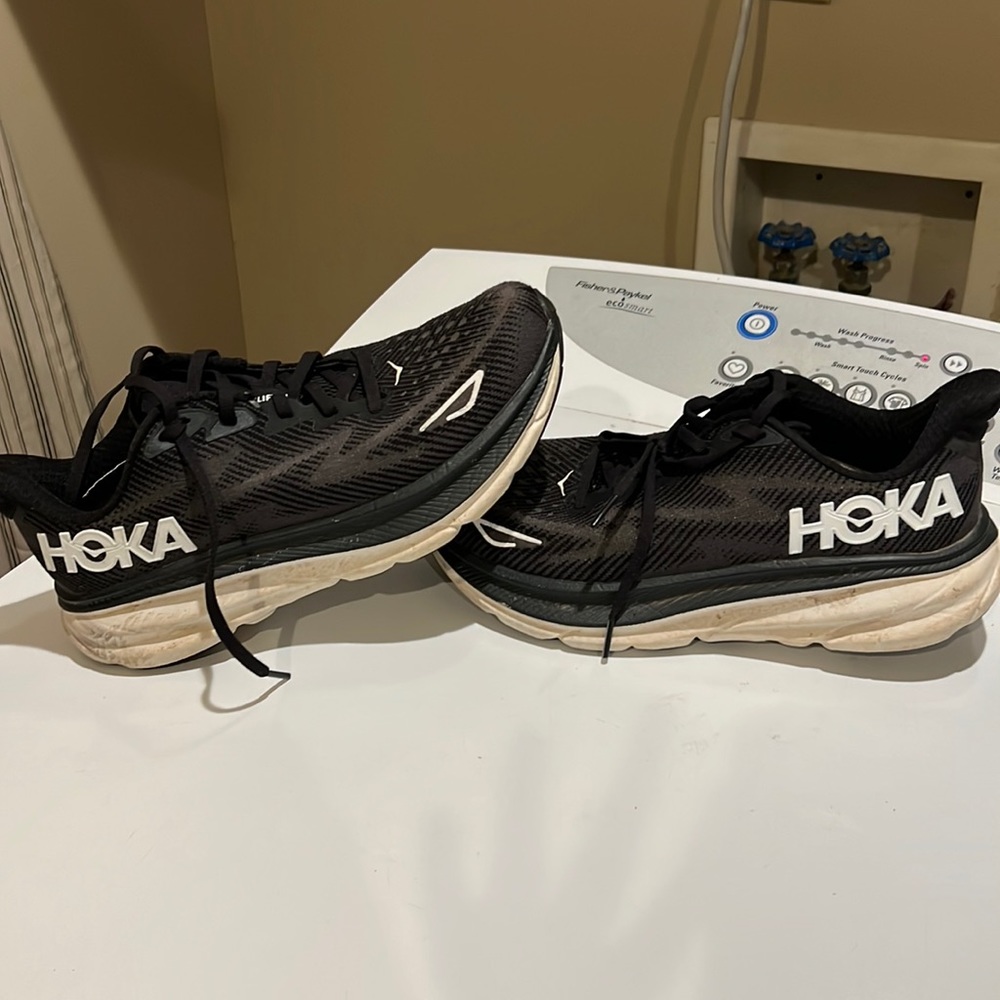 Used condition hoka Clifton  9 size 8.5 women’s